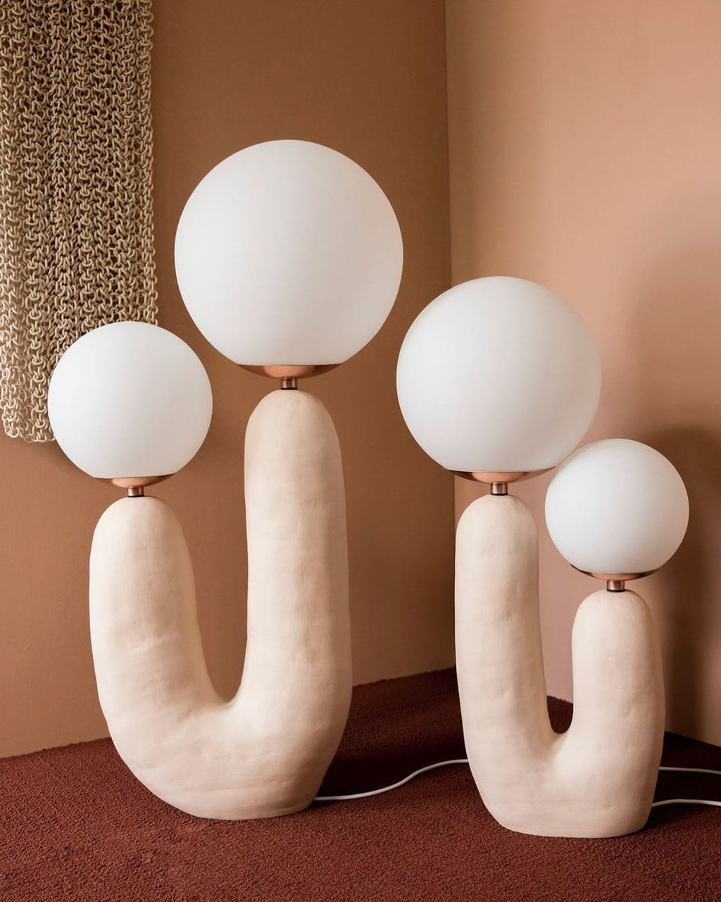 Junips | Contemporary Style Table Lamp with Natural Accent