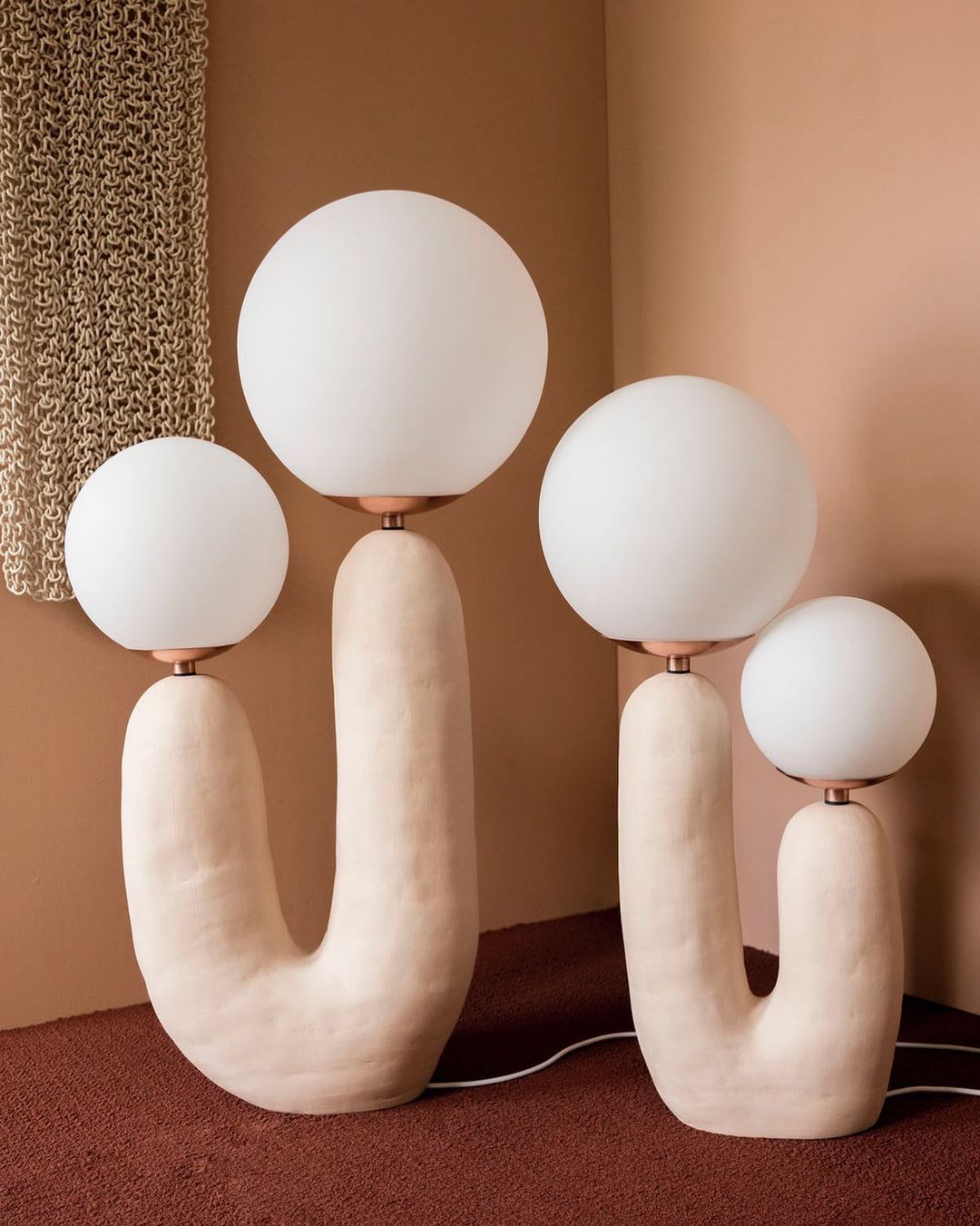 Junips | Contemporary Style Table Lamp with Natural Accent