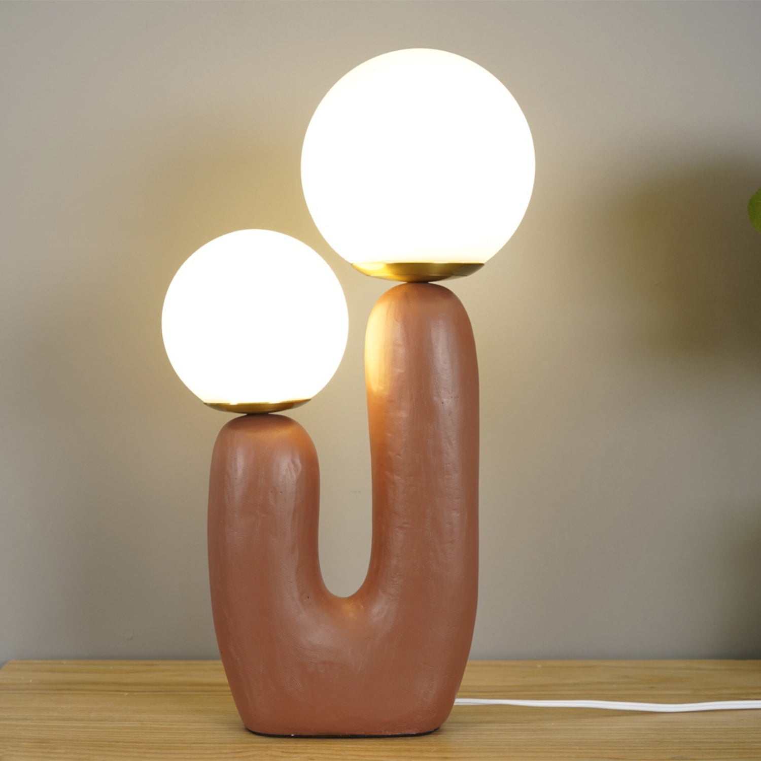 Junips | Contemporary Style Table Lamp with Natural Accent