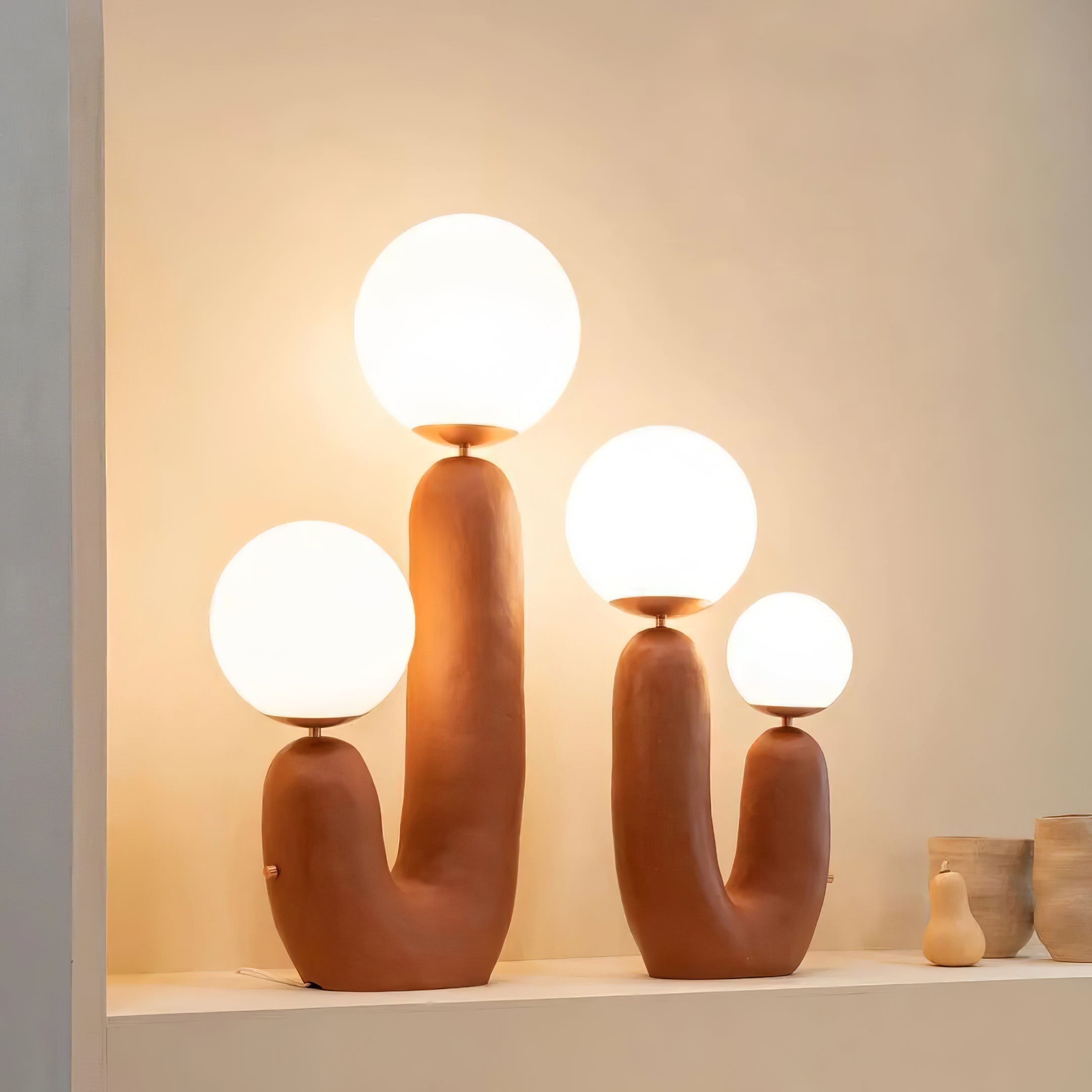 Junips | Contemporary Style Table Lamp with Natural Accent