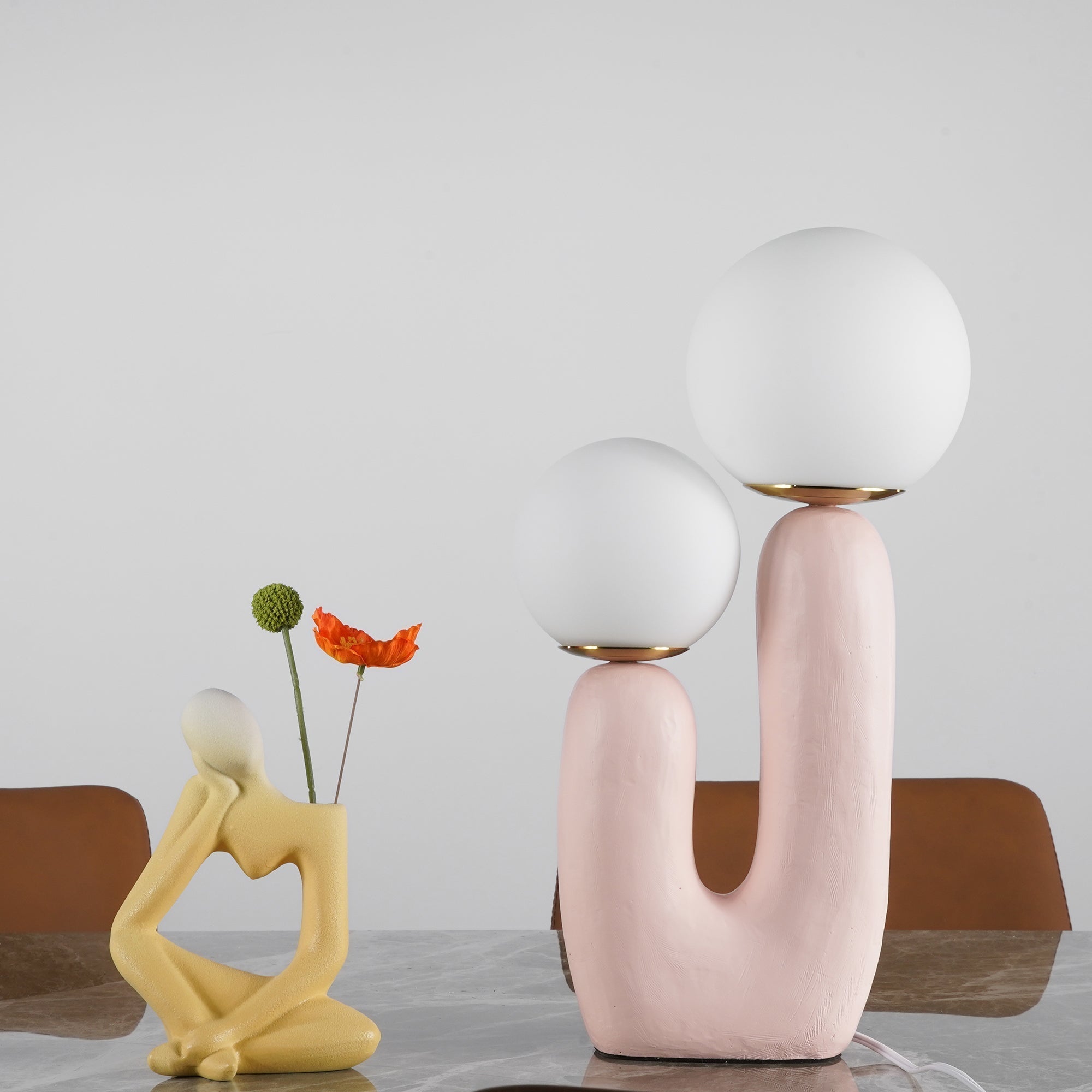 Junips | Contemporary Style Table Lamp with Natural Accent