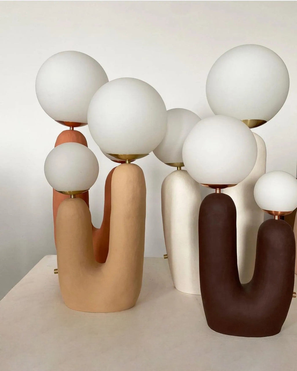 Junips | Contemporary Style Table Lamp with Natural Accent