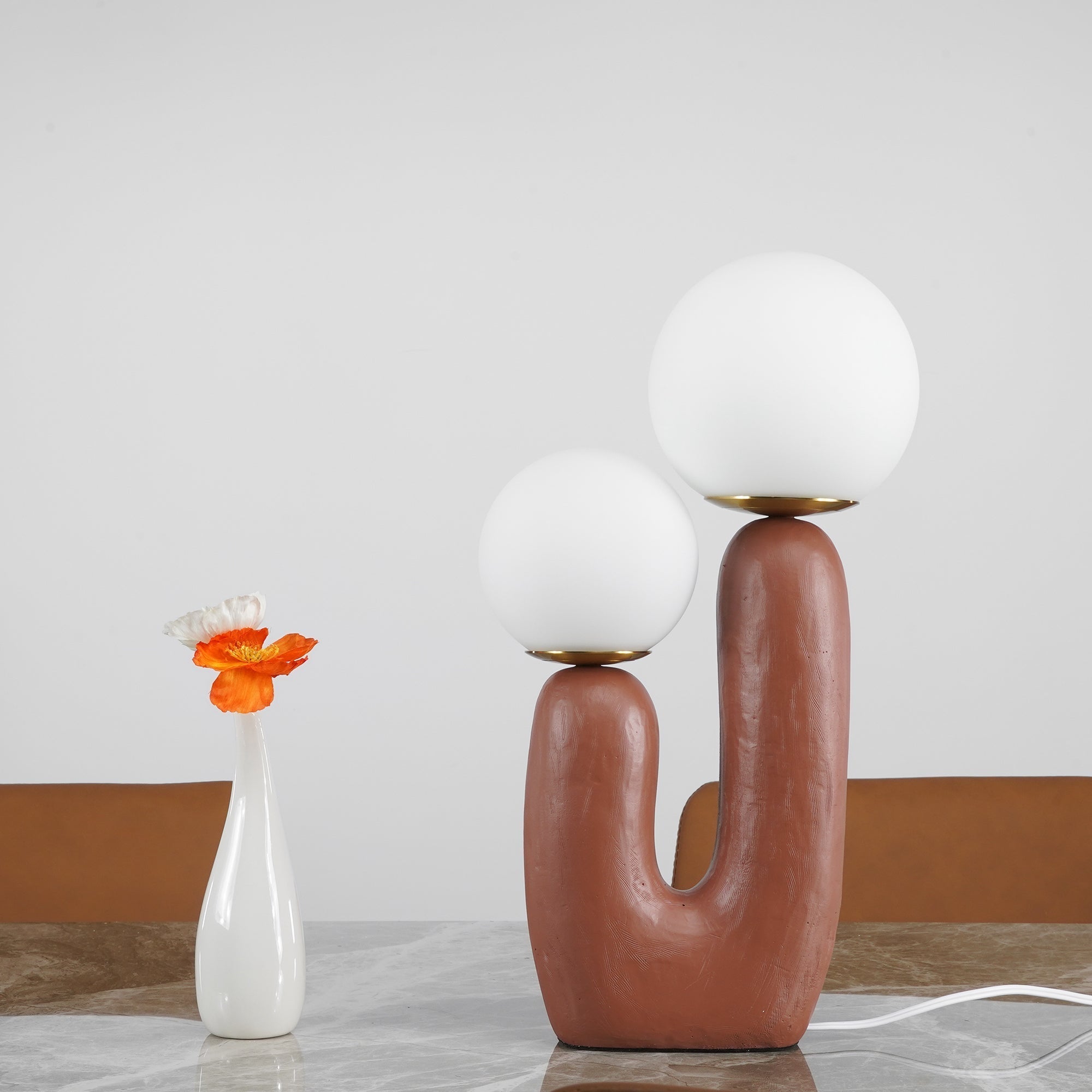 Junips | Contemporary Style Table Lamp with Natural Accent