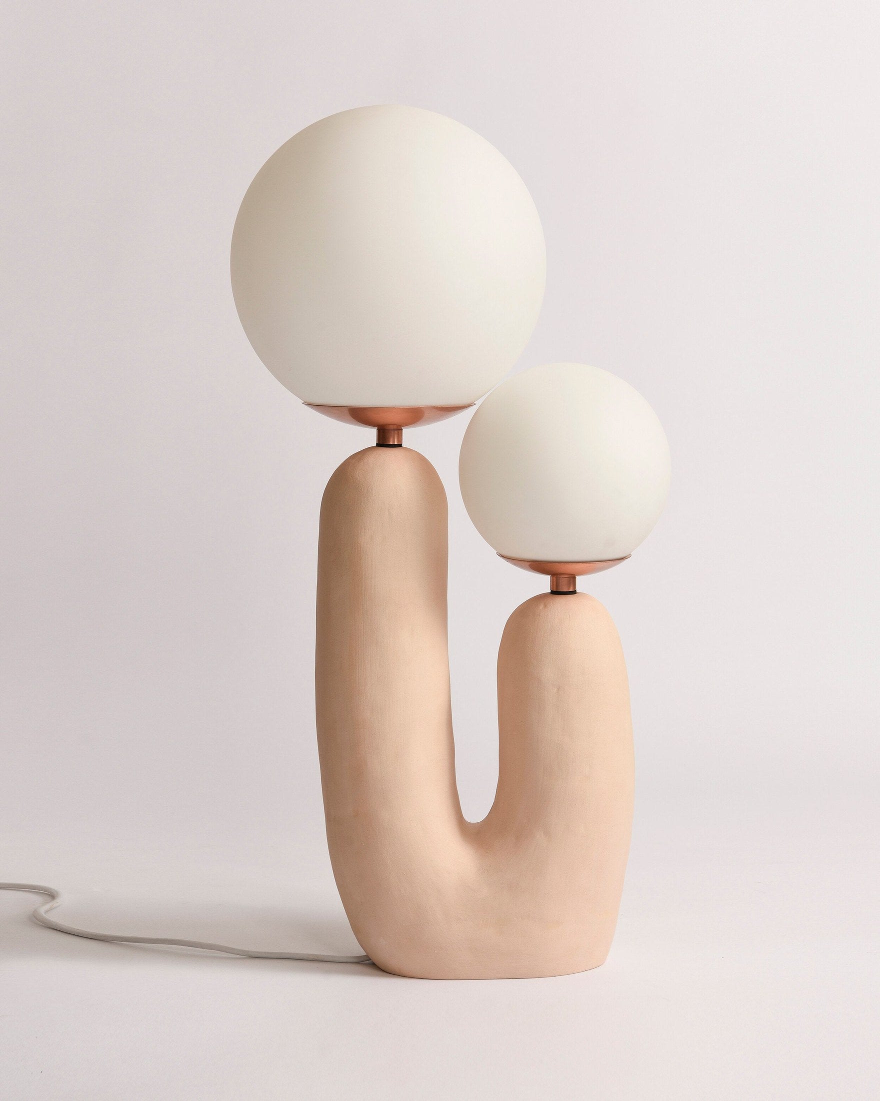 Junips | Contemporary Style Table Lamp with Natural Accent