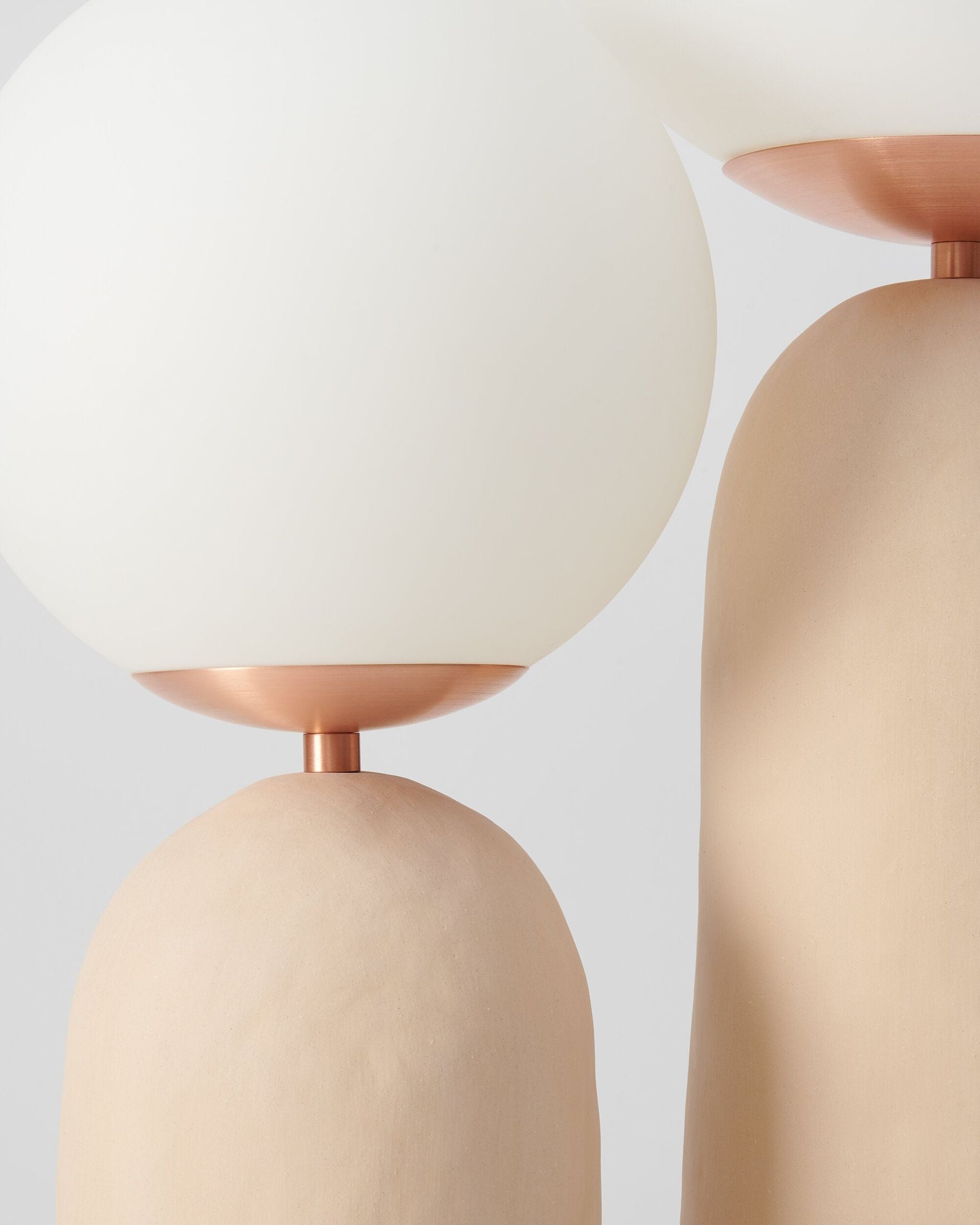 Junips | Contemporary Style Table Lamp with Natural Accent