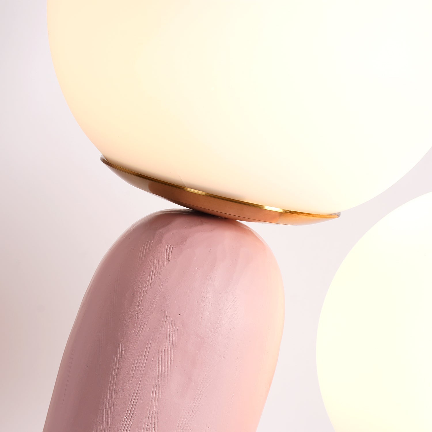 Junips | Contemporary Style Table Lamp with Natural Accent