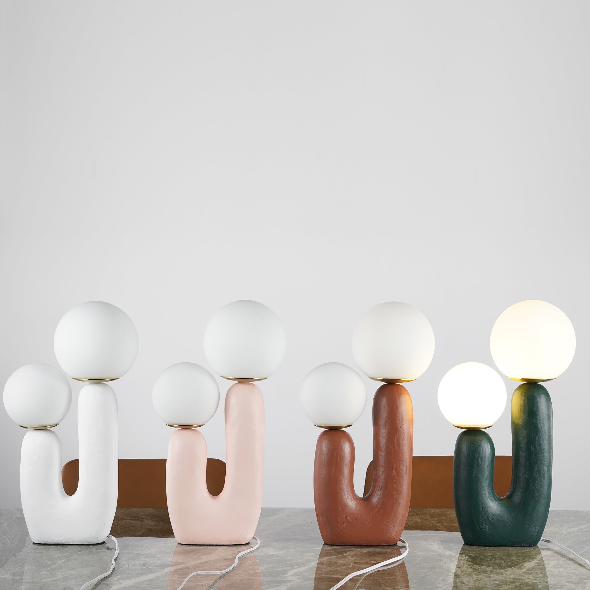 Junips | Contemporary Style Table Lamp with Natural Accent