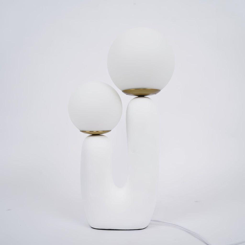 Junips | Contemporary Style Table Lamp with Natural Accent