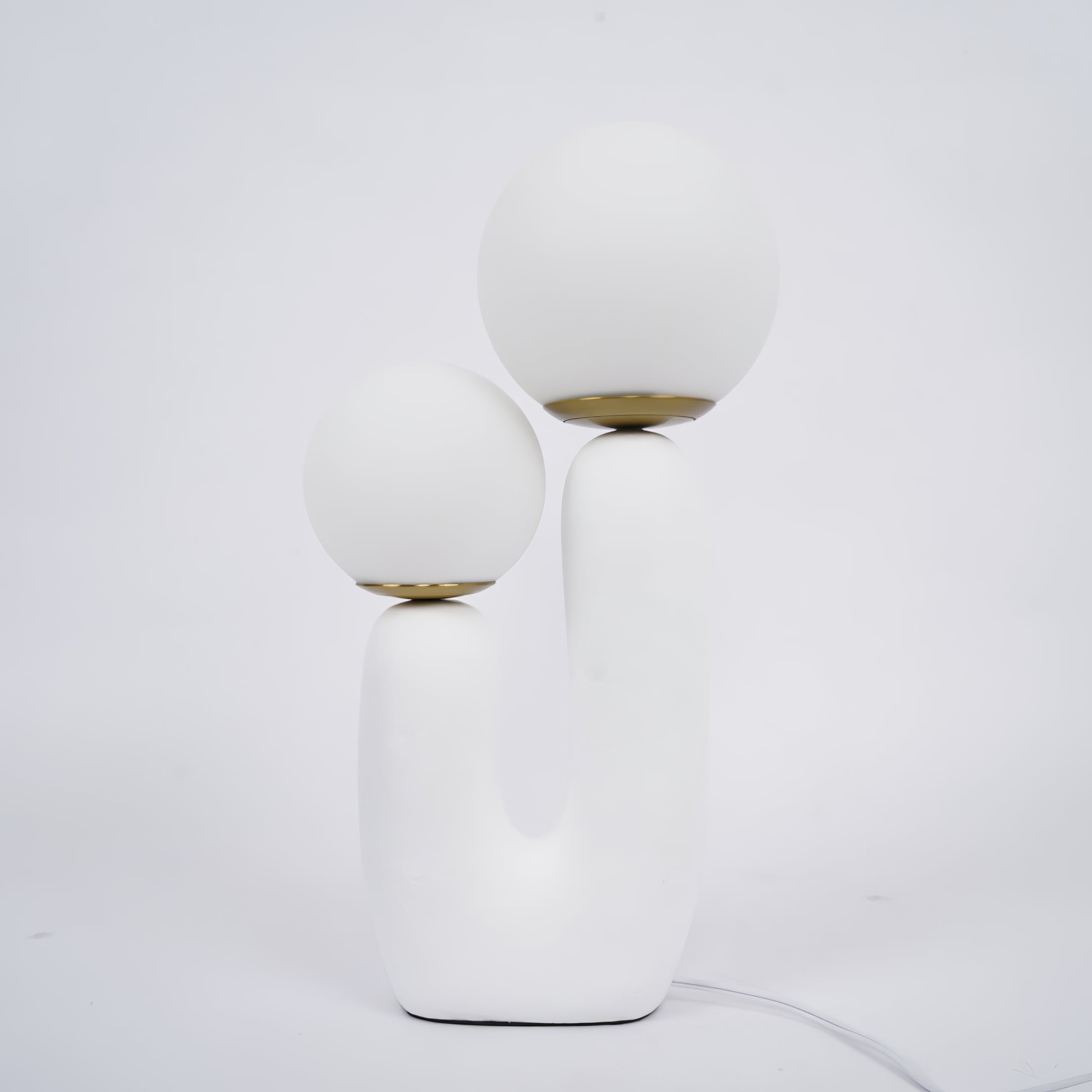Junips | Contemporary Style Table Lamp with Natural Accent