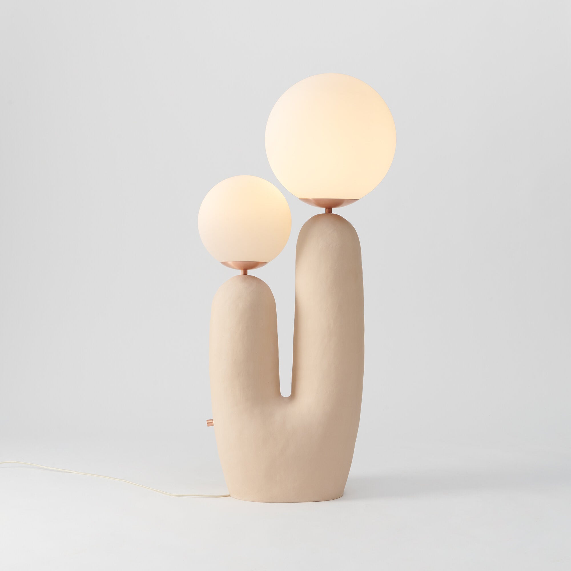 Junips | Contemporary Style Table Lamp with Natural Accent