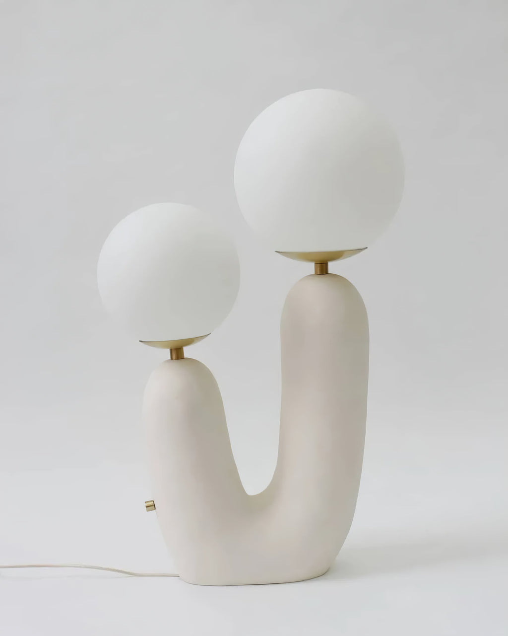 Junips | Contemporary Style Table Lamp with Natural Accent