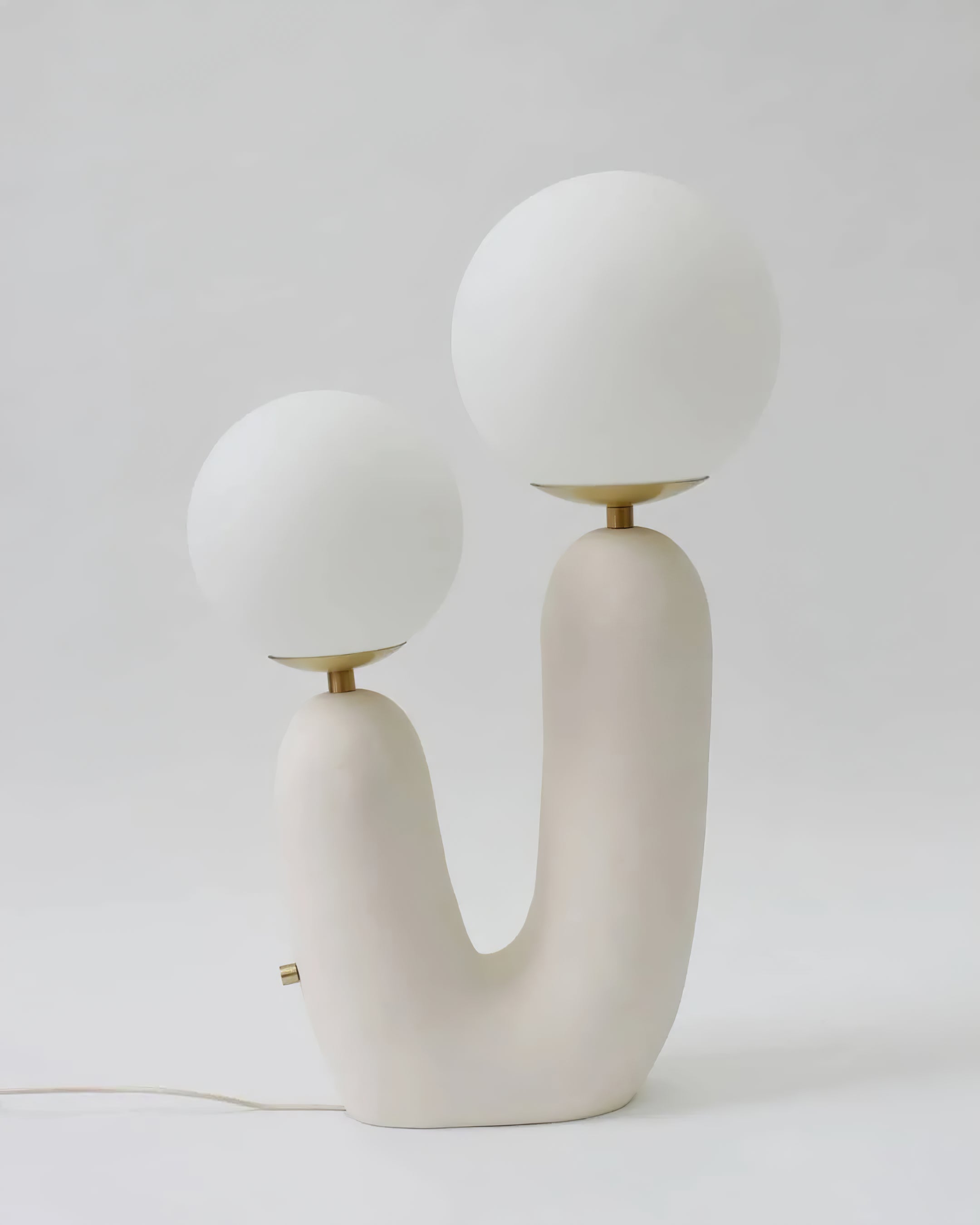 Junips | Contemporary Style Table Lamp with Natural Accent