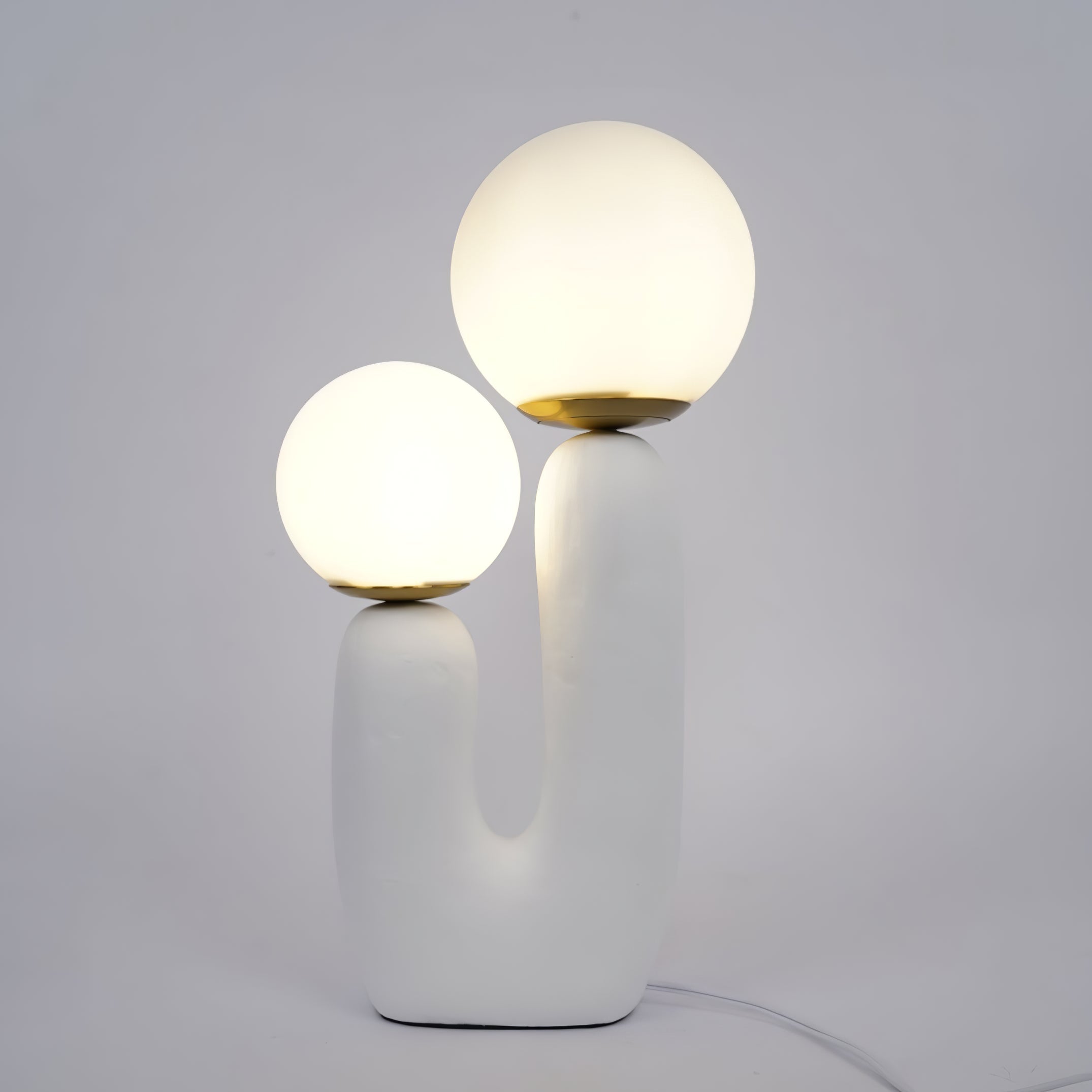 Junips | Contemporary Style Table Lamp with Natural Accent