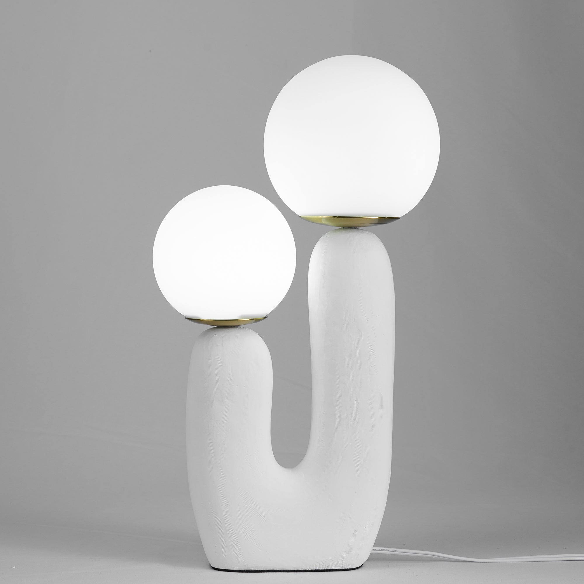 Junips | Contemporary Style Table Lamp with Natural Accent
