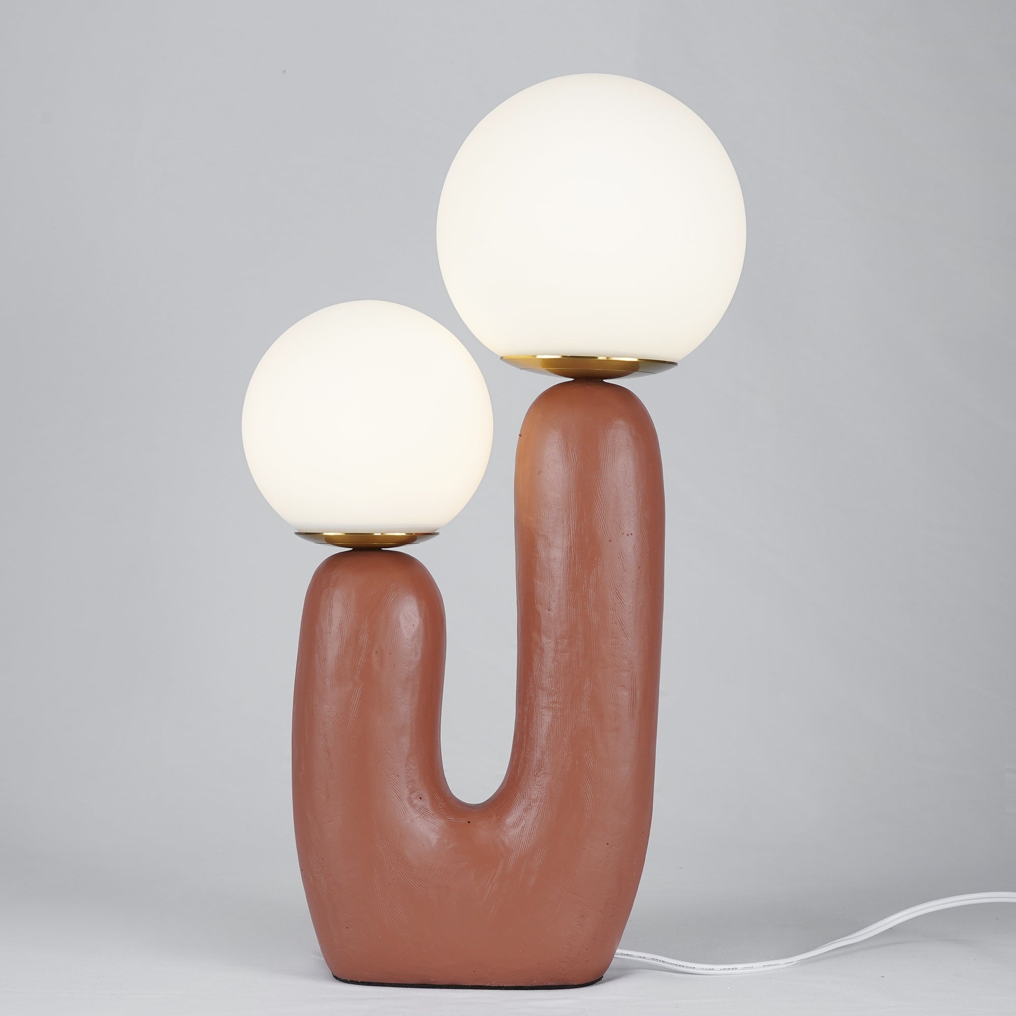 Junips | Contemporary Style Table Lamp with Natural Accent