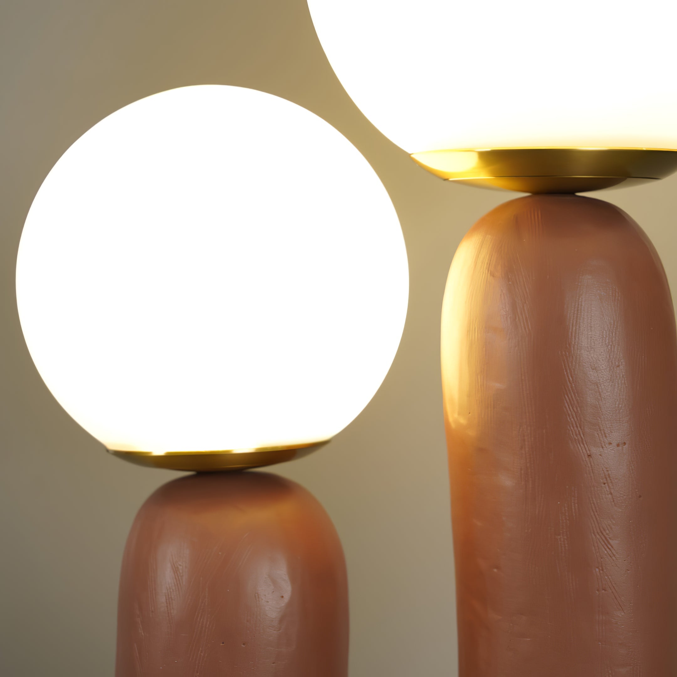 Junips | Contemporary Style Table Lamp with Natural Accent