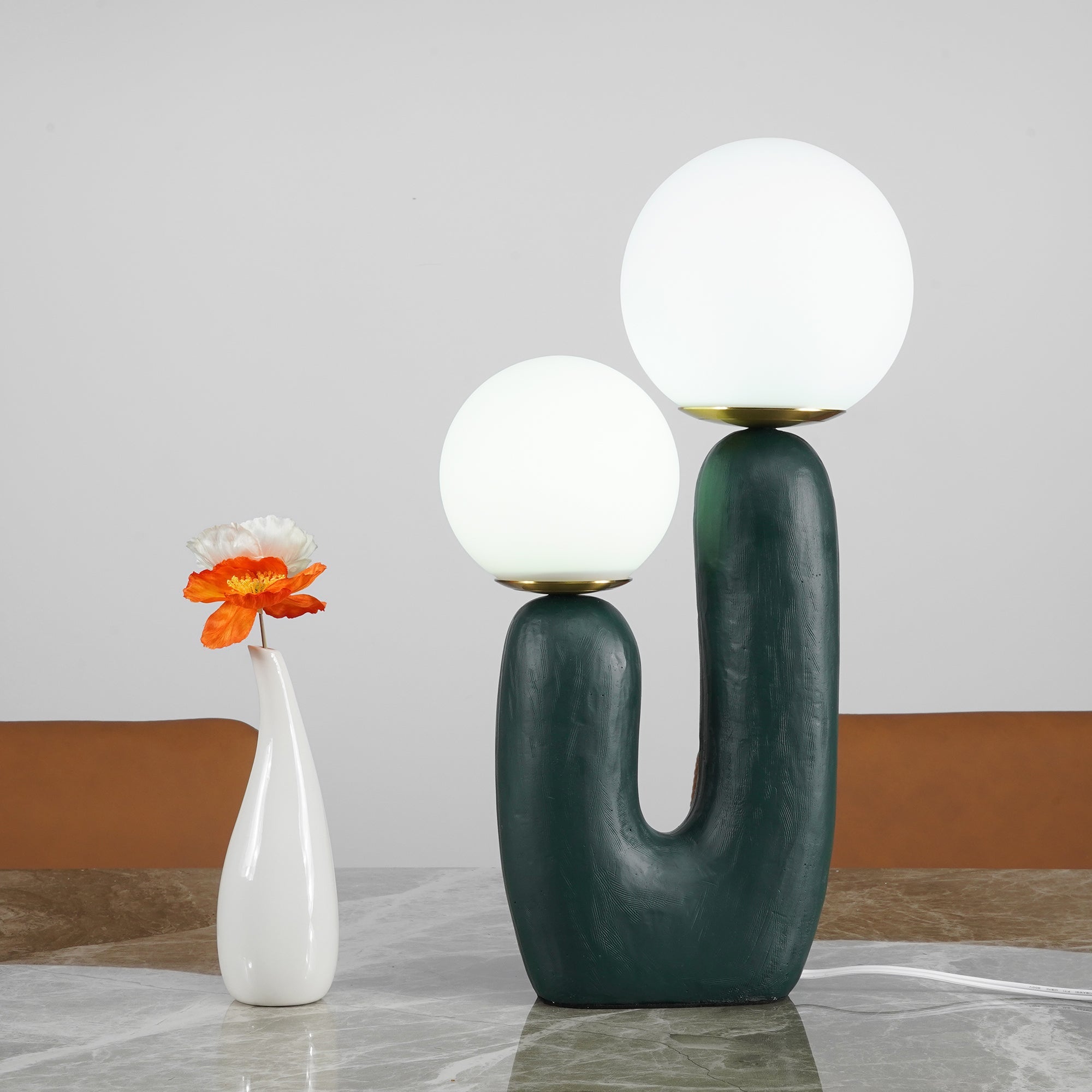 Junips | Contemporary Style Table Lamp with Natural Accent