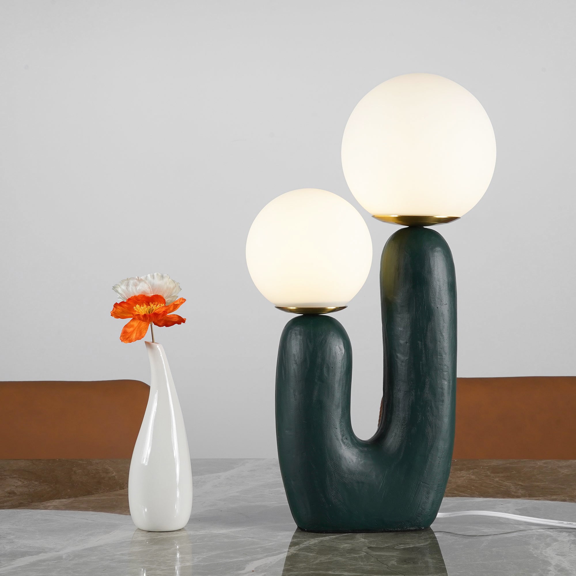 Junips | Contemporary Style Table Lamp with Natural Accent