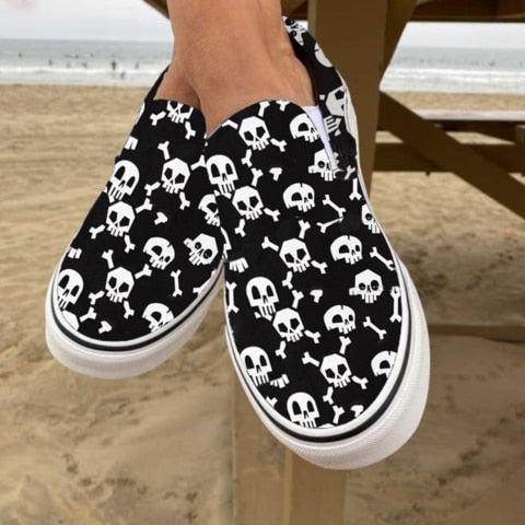 Junips | Casual slip-ons made of canvas with skull