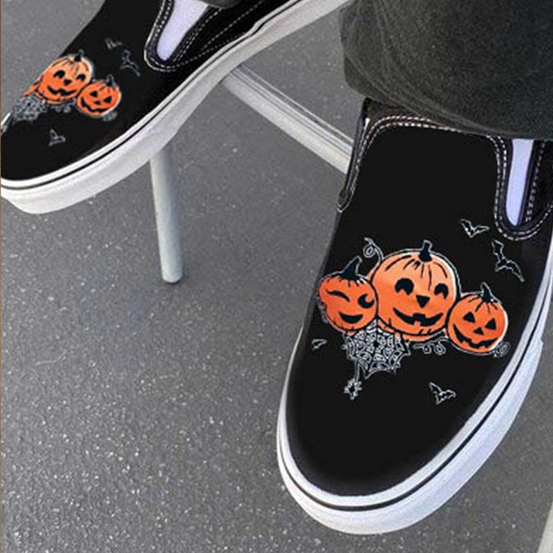 Junips | Casual slip-ons made of canvas with skull