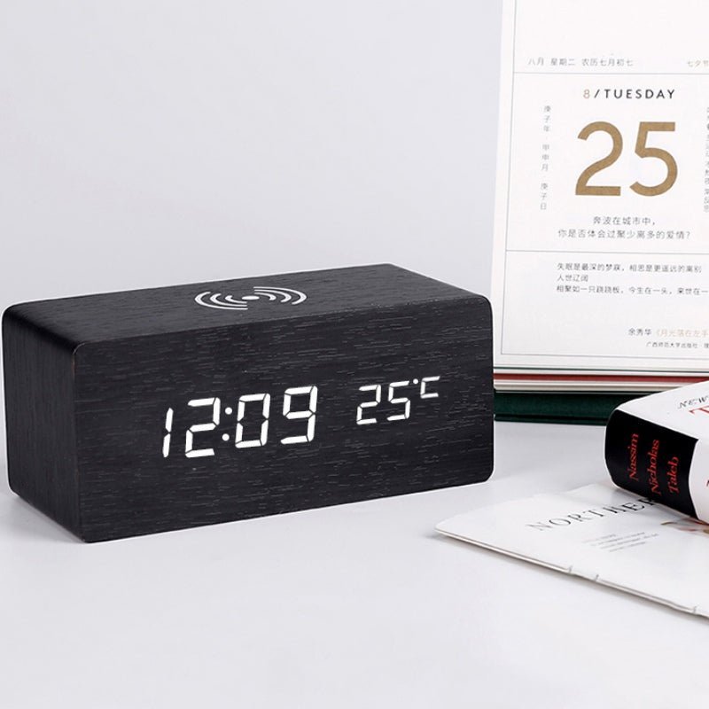 Junips | Wooden alarm clock with wireless charging pad