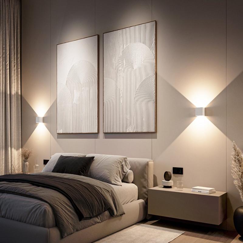 Junips | LumiGuard - LED wall lamp with warm light